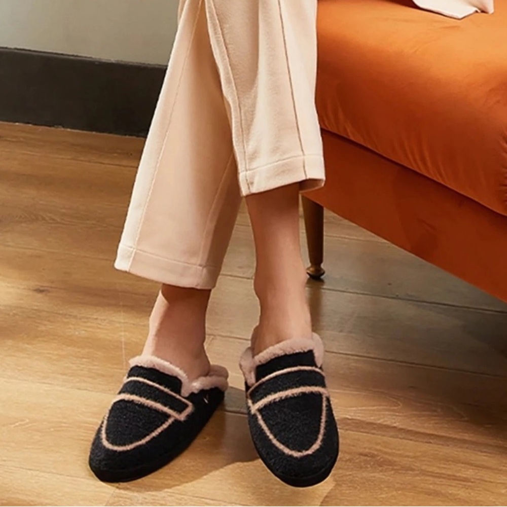 Vivaia slippers size US 10